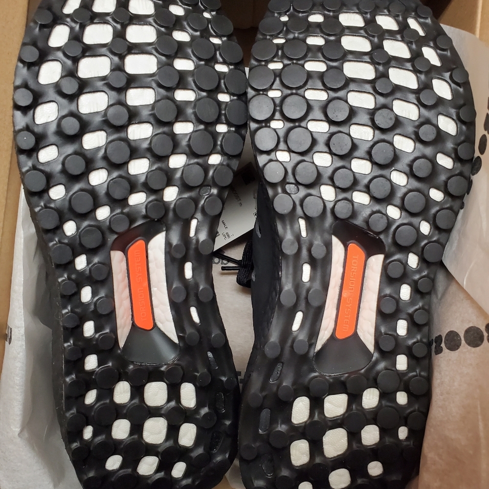 Adidas Ultraboost Shoes - Picture 4 of 4